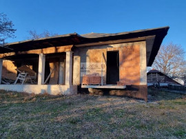 Casă modernă, teren generos &ndash; Păunești, județul Vr...