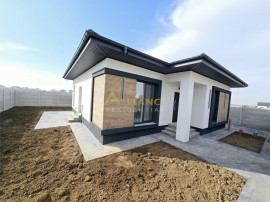 Casa individuala - 4 camere - panouri solare - gaz- curent -