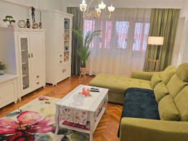 Vand apartament 3 cam. Deva, etaj 1, bloc din anul 2000, 157 mp, BOXA