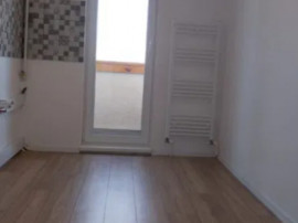 Apartament 2 camere, decomandat - zona Florilor,balcon.