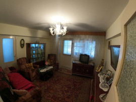 Apartament cu 3 camere la etajul 3/4 decomandat izolat termi