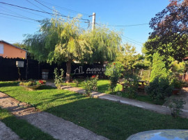 Casa, cocheta, situata pe o strada linistita, la 10 km de Pl