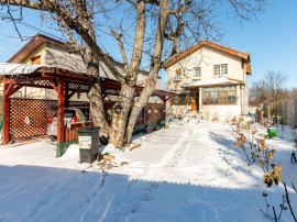 Casă / Vilă cu 4 camere de v&acirc;nzare &icirc;n zona Giulesti S...