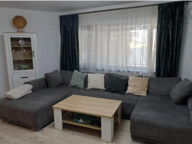 Apartament 4 camere cu curte proprie,la casa