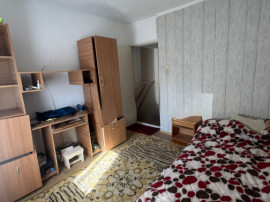 - Apartament 3 camere confort 1 decomandat, zona Progresu