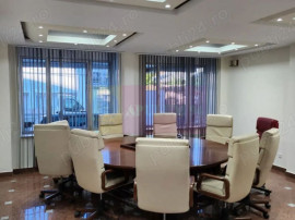 Inchiriere o cladire de birouri in zona Damaroaia cu 12 p...