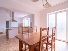 Casă de v&acirc;nzare &ndash; zonă Poltura