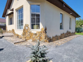 De inchiriat, vila noua - Bariera Traian - Lacul Brates