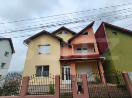 Casa de inchiriat, 7 camere, 230 mp + 415 mp teren, garaj -