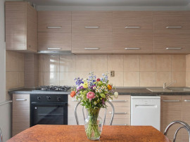 Apartament 2 camere decomandat, etaj 2, parcare inclusă