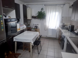 Apartament de vanzare, 58 mp, zona Gaesti - str. Cuza Voda