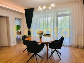 Apartament spațios cu 4 camere de &icirc;nchiriat &icirc;n zona Av...