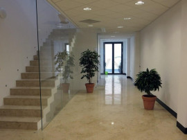 Imobil de inchiriat l pretabil activitate comerciala l