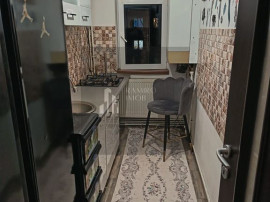 Apartament 3 camere semidecomandat