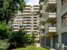 Apartament cu terasa cat o gradina, trei boxe si doua locuri