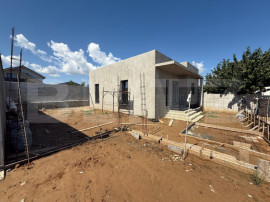 Casa parter, 65 mp utili, 220 mp teren, zona Damila