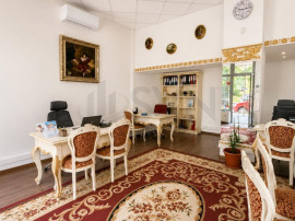 SPATIU COMERCIAL STRADAL l VITRINA 15 M l FLOREASCA