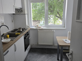 Apartament cu 2 camere de &icirc;nchiriat &ndash; zona Școala nr. 3
