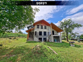 Casă cu 4 camere de v&acirc;nzare