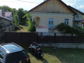 Casă cu teren zona Parc Soveja