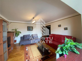 Apartament cu 3 camere, centrala proprie, zona Miorita