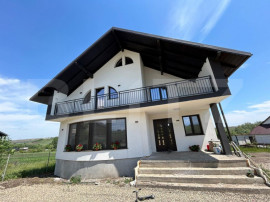 Casa moderna cu elemente traditionale , 380 mp utili , 2500