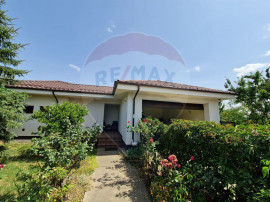 Casă / Vilă cu 4 camere / 290 mp s.c. / teren 1065 mp /...