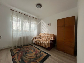 Apartament cu 3 camere, decomandat, etajul 2 , centrala p...