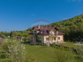 Vilă &icirc;n zona Glăjărie, 10 camere, Sp + E + M, teren 2...