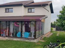 Săbăreni, casă 2011, P+M 4 camere + dependințe, curte...