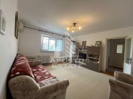 Apartament cu 2 camere, semidecomandat, etaj intermediar,...