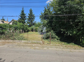 Teren , strada M. Sadoveanu, 7 ari.