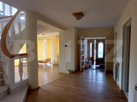 Casa individuala cu 5 camere, 1001 mp teren, zona Materna
