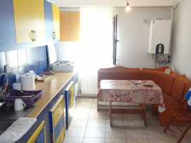 Vand apartament de 3 camere decomandat Deva, etaj 2, Micro 15, mobilat