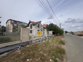 Casa la gri cu potential multiplu: birouri, cabinete, ser...