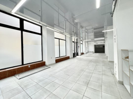 Spatiu comercial situat central, cu vitrina & vizibilitate.