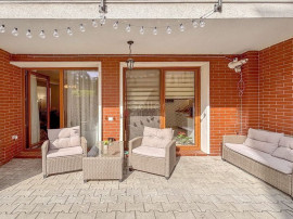 Loc De Parcare Si Boxa Incluse