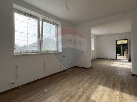 Casă complet renovată la interior &icirc;n cartierul Vitrometan