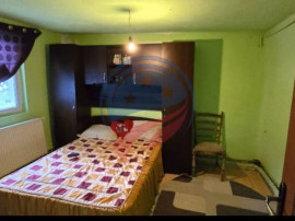 Casă de v&acirc;nzare la stradă principală &ndash; 185 mp teren