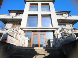 Vila P+2E, 550 mp utili pe 970 mp teren,stradal, zona Gradin