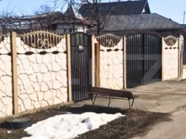 Casă cu Teren Generos L&acirc;ngă Titu, Braniștea - 1.200 mp,