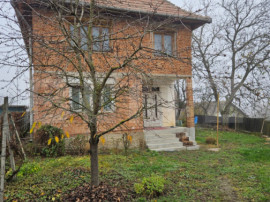 Casa la rosu 91 mp utili, 976 mp teren, in Luna, langa Campi