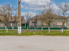 Casă 4 camere + anexe, teren 760 mp &ndash; Pilu, jud. Arad