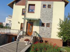 Casă cochetă cu design modern și grădină superbă &icirc;n G
