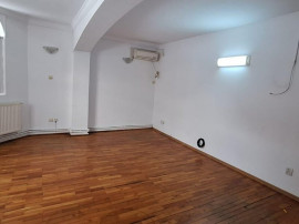 Vila,9 cam,zona Unirii,Splai,Metrou Timpuri Noi.