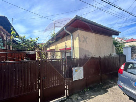 Casă / Vilă cu 4 camere de v&acirc;nzare &icirc;n zona Gheorghe Doja