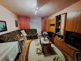 Apartament 3 camere, decomandat - zona Noua