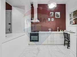 Apartament cu 3 camere pretebil pentru cabinet sau rezide...
