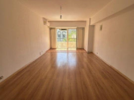 Apartament 4 camere.Stradal.Bulevardul Decebal, Piata Alba-Iulia.