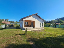Casă de v&acirc;nzare &icirc;n Ceuașu de C&acirc;mpie &ndash; 840 mp teren